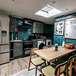 82A Dalston Lane Terrace
